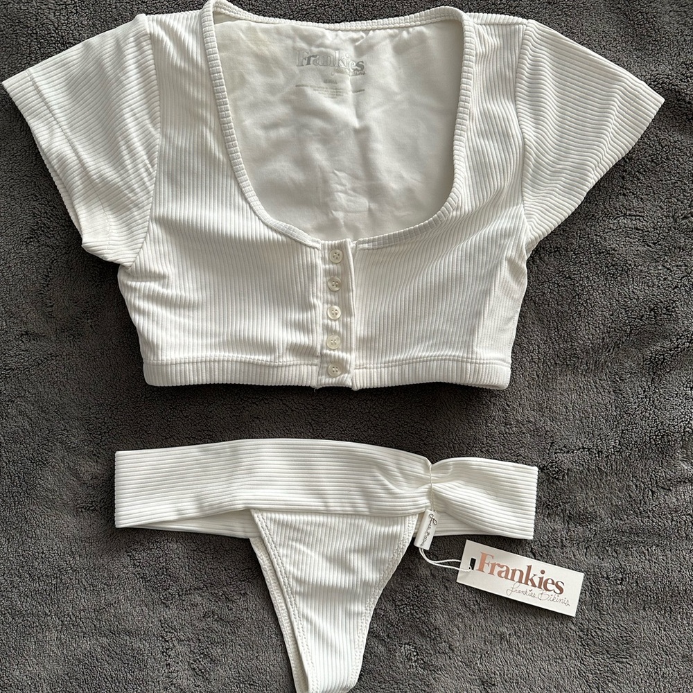Frankie’s Bikinis Set
